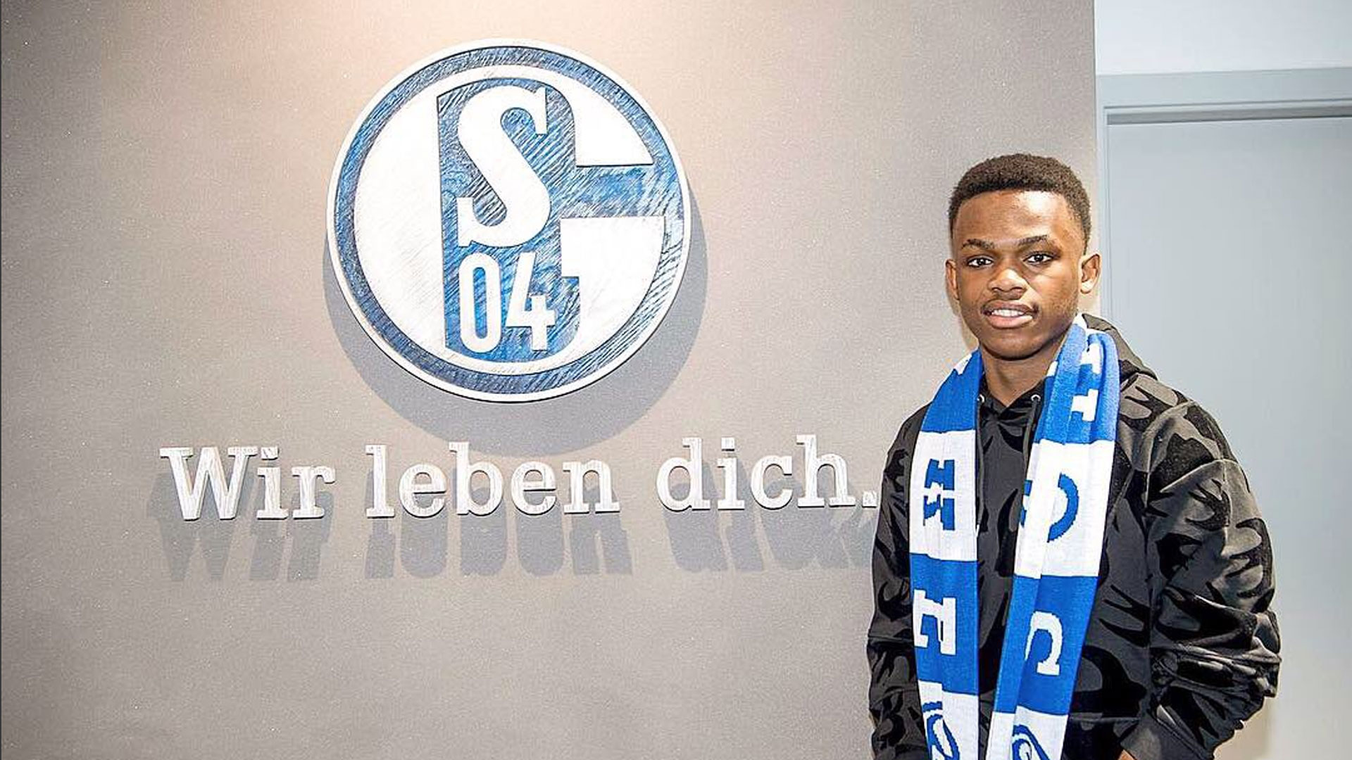 更是着眼于 更是着眼于